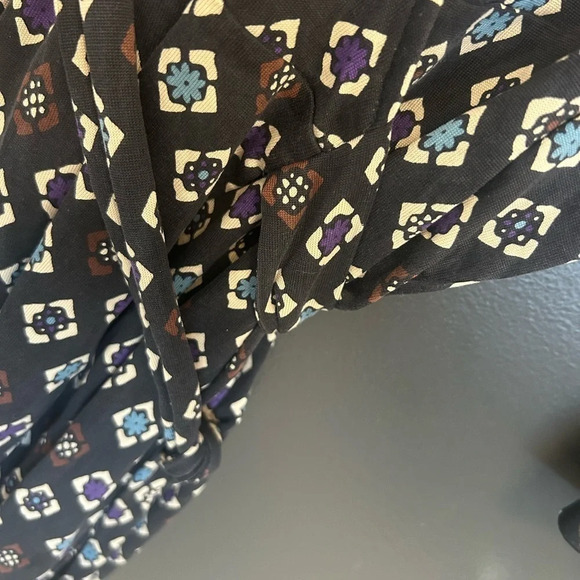 Diane von Furstenburg classic wrap dress silk size 4 worn once-  new condition - Picture 9 of 11